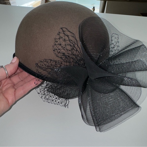 Accessories - Elegant Brown and Black Women's Hat